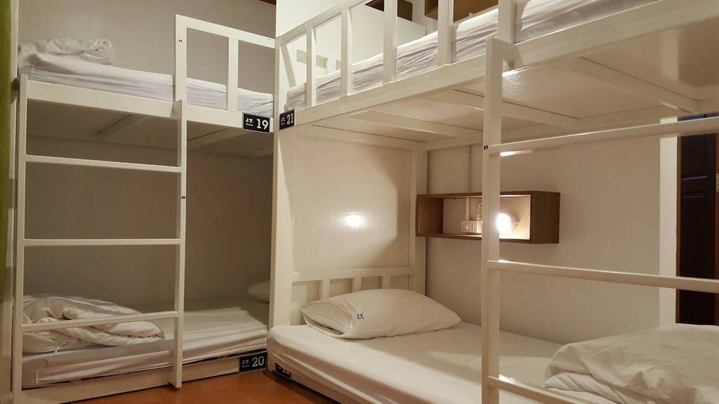 J.T. House Hotell Phi Phi-öarna Rum bild